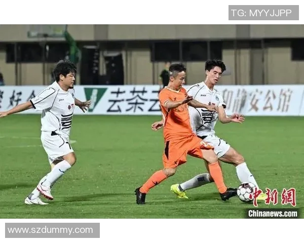 港星与足球明星同框瞬间揭秘明星背后的友谊与热爱运动的故事 港星与足球明星同框瞬间揭秘明星背后的友谊与热爱运动的故事